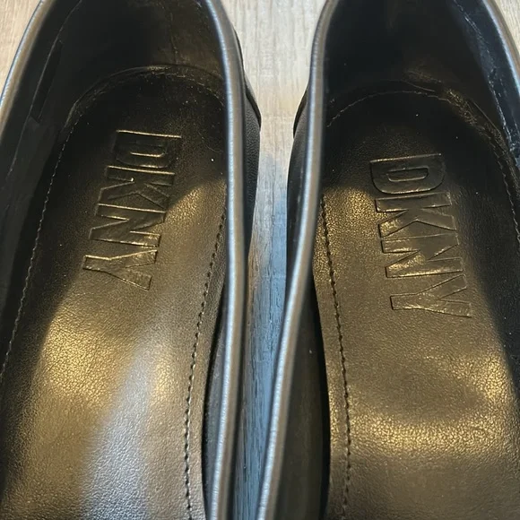 DKNY Laili Leather Flats with Silver Accent Heel Sz 7 - Picture 5 of 12